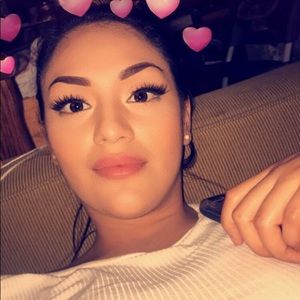 Meet your Posher, Anelsy